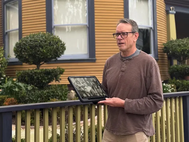 Matt O'Leary leading a walking tour in Santa Cruz